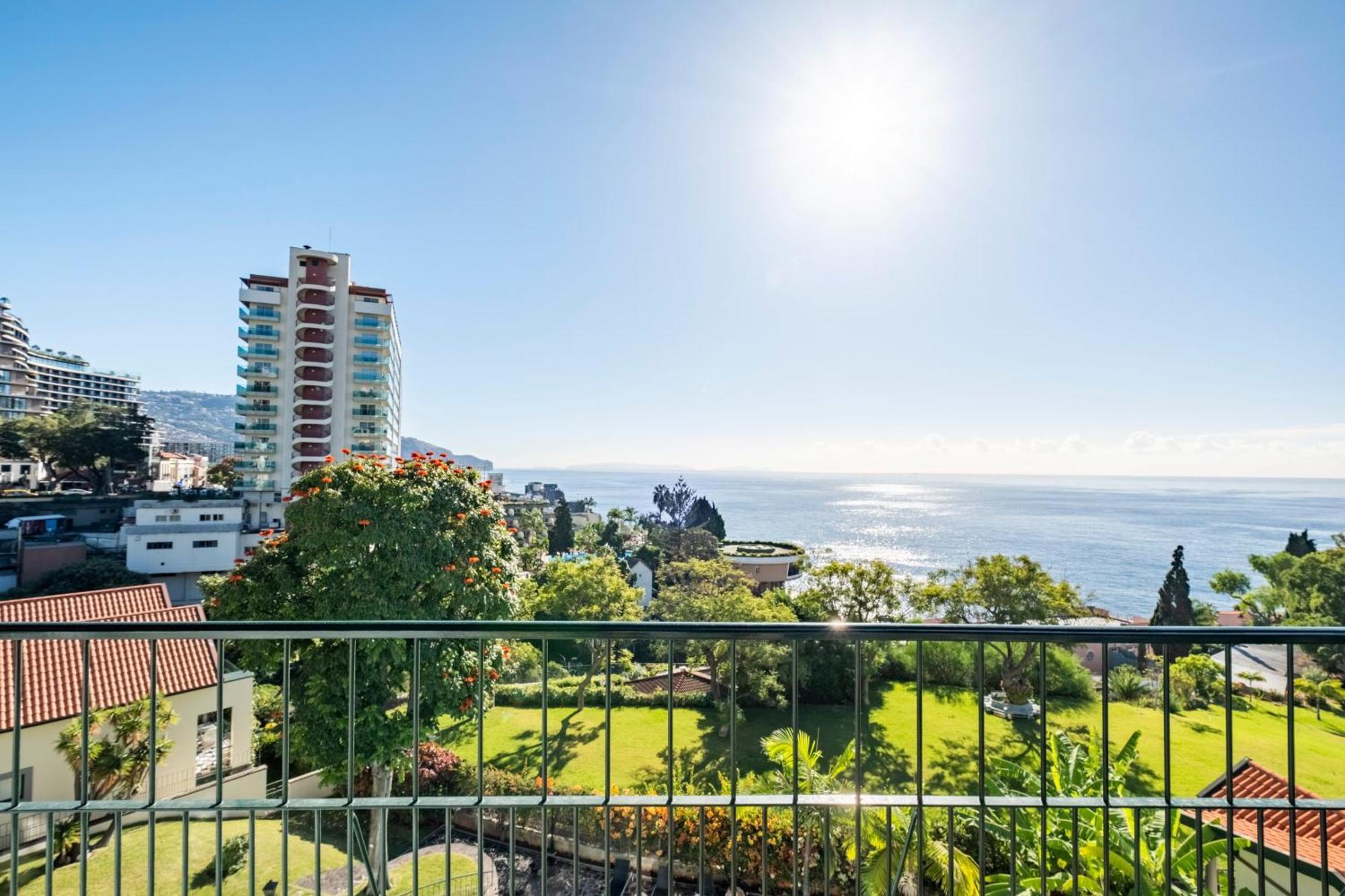 Luxury Oceanfront At Reid'S Gardens Apartment Funchal  Bagian luar foto