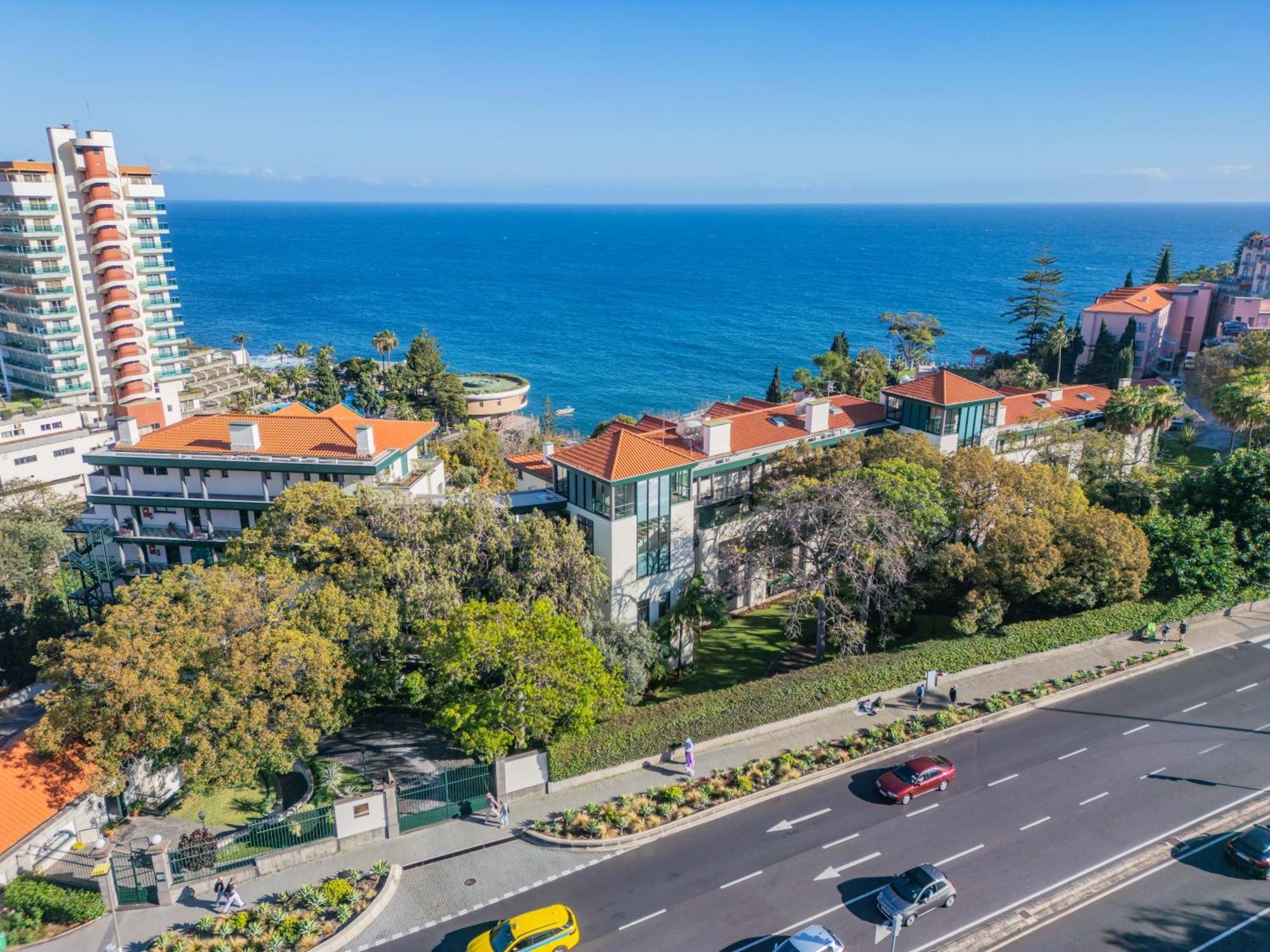 Luxury Oceanfront At Reid'S Gardens Apartment Funchal  Bagian luar foto